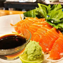 แซลมอนซาชิมิ