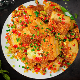 หมูกรอบคั่วพริกเกลือ Spicy Crispy Pork