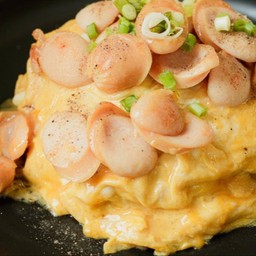 ข้าวไข่ข้นไส้กรอก