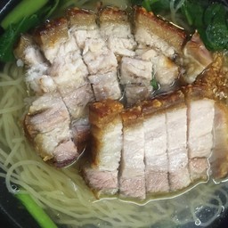 บะหมี่หมูกรอบ