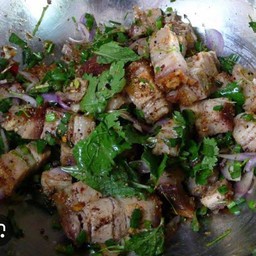 ลาบทอดหมูกรอบ