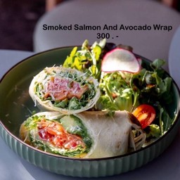 Smoked Salmon And Avocado Wrap - แร็ปแซลม่อน