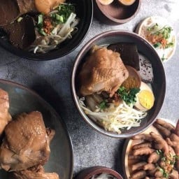 ก๋วยจั๊บไก่ป้าณี ตักเส้นเอง  หน้าธนาคารอีสลามสงขลา หน้าธนาคารอีสลามสาขาสงขลา