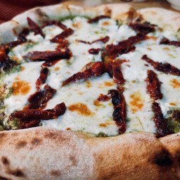 Grilled Tomato w Pesto Sauce Pizza/พิซซ่ามะเขือเทศย่างซอสเพสโต้