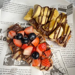 ครอฟเฟิล 2 ชิ้น  นูเทล่าบลุู+สตอ,นูเทล่ากล้วย