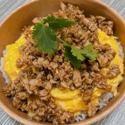 ข้าว ไก่กระเทียมอกไก่สับ+ ไข่ข้น