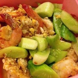 ผัดแตงกวาใส่ไข่ใส่กุ้ง+ ข้าวไรซ์เบอร์รี่