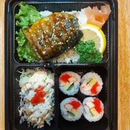 ข้าวหน้าปลาซาบะย่างเกลือ ฟรี ซุปมิโสะ(เบนโตะ)