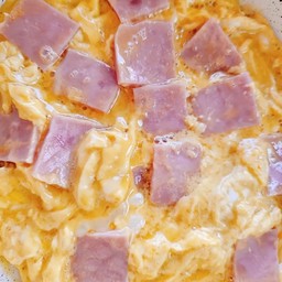 ข้าวไข่ข้นแฮม