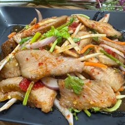 ยำคอหมูย่าง