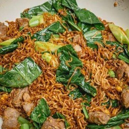 ผัดซีอิ๊วมาม่า