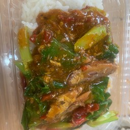 ข้าวผัดคะน้าปลากะป๋อง