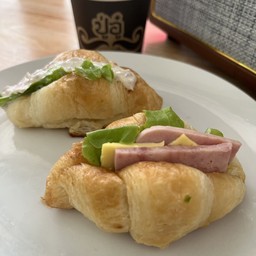 ครัวซองแฮมชีส