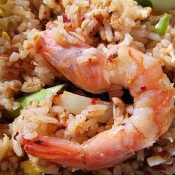 ข้าวผัดพริกเผากุ้ง  ปลาหมึก