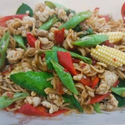 มาม่าผัดขี้เมาหมูสับ