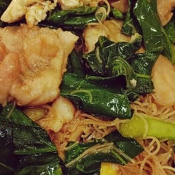 เส้นหมี่ผัดซีอิ๊วหมู