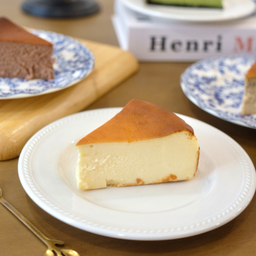 Basque Cheesecake ชีสเค้กหน้าไหม้