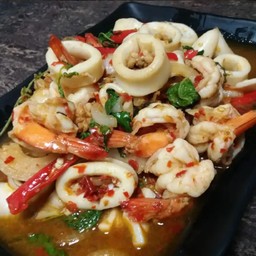 ข้าวผัดกระเพรา รวมมิตร (ทะเล)