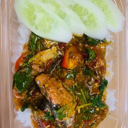 ข้าวผัดกะเพราปลากะป๋อง