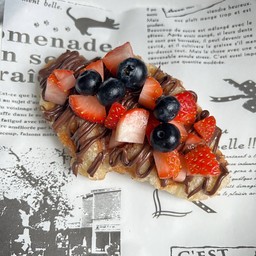 ครอฟเฟิล นูเทล่ามิกซ์เบอร์รี่ บลู+สตอ