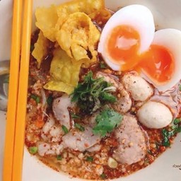 ก๋วยเตี๋ยวต้มยำ +ไข่ยางมะตูม