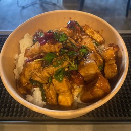 กะเพราหมูกรอบพริกแห้ง