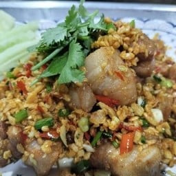 สามชั้นคั่วพริกเกลือ