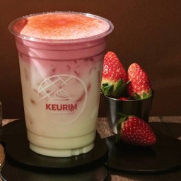 Dalgona Strawberry ดัลโกน่า สตรอว์เบอร์รี่