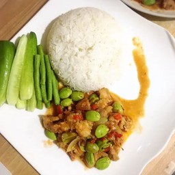 ผัดเผ็ดหมูสะตอ+ไข่ดาวเราดข้าว
