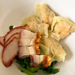 หมูแดง + หมูกรอบ + เกี๊ยวกุ้ง