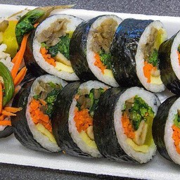 ข้าวห่อสาหร่ายไข่