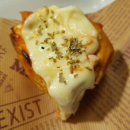 ปังปิ้งไส้ทะลัก พิซซ่า ซุปเปอร์ชีสยืด  ไส้กรอกไก่