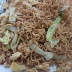 มาม่าหน้าโรงเรียน