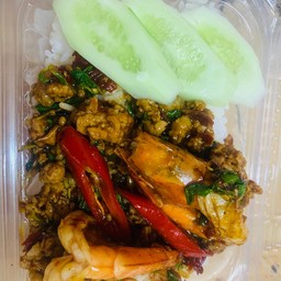 ข้าวผัดกะเพราหมูสับกุ้ง