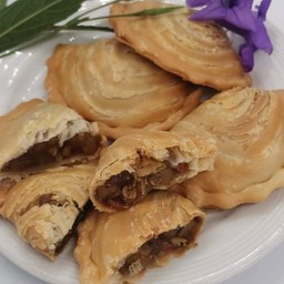 ชุดกะหรี่ปั๊บรวมมิตร(ไก่&ถั่ว) 10 แถม1