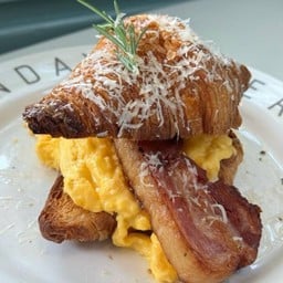 Thick Cut Bacon & Scrambled Croissant (Lm)