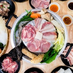 หมูกะทะชาบู ชุดเพื่อนมาบ้าน  ทานได้3-4ท่าน