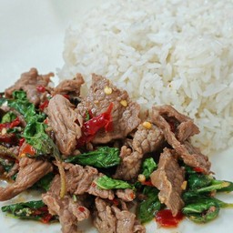 ข้าวกะเพราเนื้อตุ๋นโคขุน