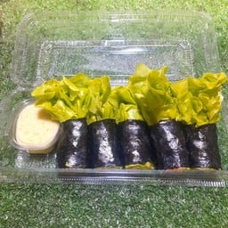 โรลห่อสาหร่ายปูอัด-ใส้กรอกไก่