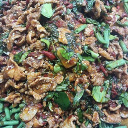 ผัดพริกแกงถั่วหมูสามชั้น