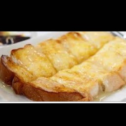 ขนมปังปิ้งเนยน้ำตาล