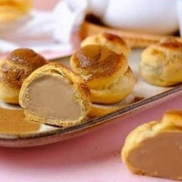 เอแคลร์กาแฟ (กล่องเล็ก) 6 ชิ้น