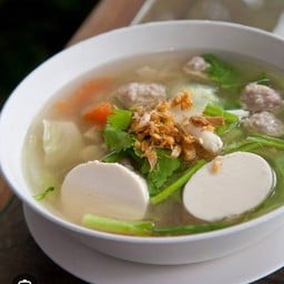 ยายฮวย ข้างหอ The room