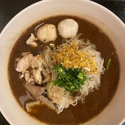 Boat Noodles  with Pork : ก๋วยเตี๋ยวเรือรวมหมู ( ลูกชิ้น&หมูนุ่ม&ตับหมู)