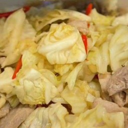 ผัดกะหล่ำปลี หมูชิ้น + ข้าวไรซ์เบอร์รี่