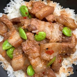 สามชั้นผัดกะปิใส่สะตอ