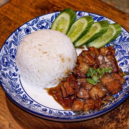 ข้าวหมูกรอบซอสแม็กกี้