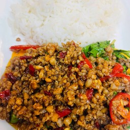 กระเพาพริกแห้งหมูสับ