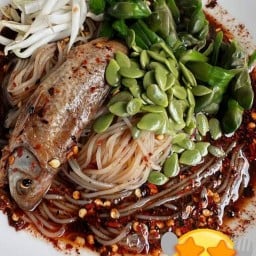 ส้มตำปลาร้าหอม หมูจุ่มชุมพร by แต้ บางหมาก