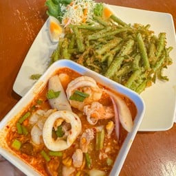 ยำผักบุ้งกรอบ